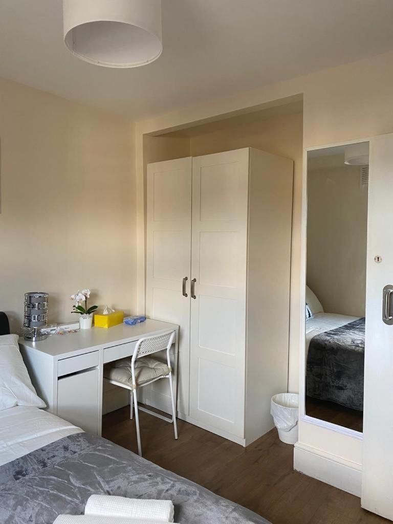 Lovely Private Rooms In Camden, Central London Eksteriør billede